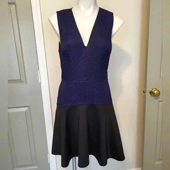 Rebecca Taylor V-Neck Snake Textured Bodice Jacquard Dress(8) - Picture 3 of 13